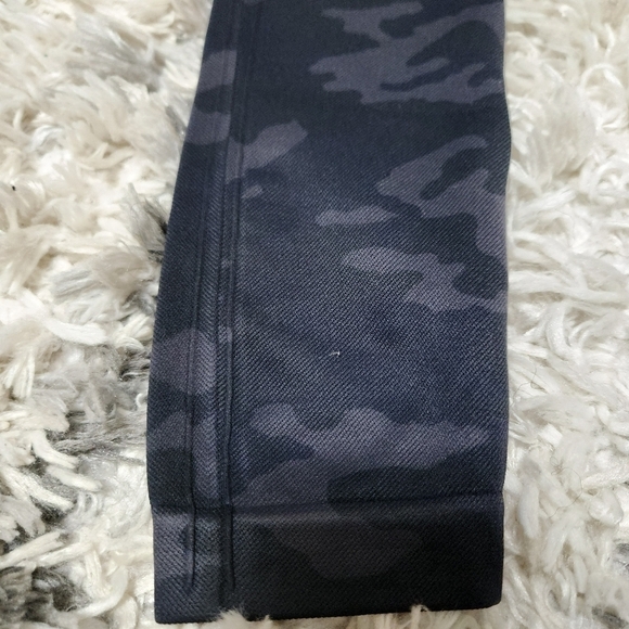 NWT Spanx Look at Me Now Black Camo ecocare seamless Leggings M - Picture 5 of 8